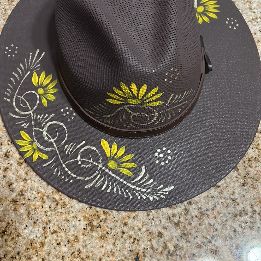 Hand painted hat - Picture 2 of 4